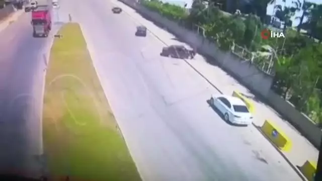 Kaldırımda gelen ölüm kameraya yansıdı Kaldırımda gelen ölüm kameraya yansıdı