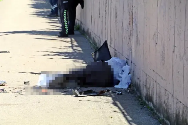 Gölge diye seçtiği kaldırımda servis beklerken canından oldu Gölge diye seçtiği kaldırımda servis beklerken canından oldu