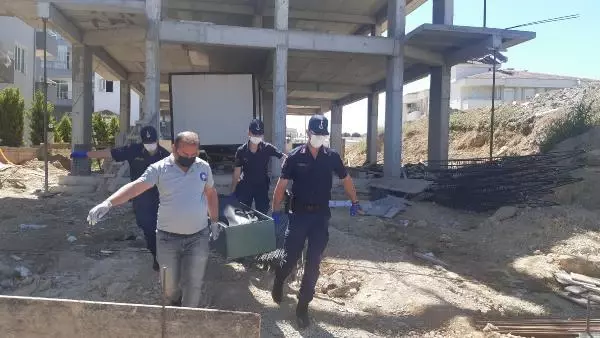 Çalıştığı inşaatın üçüncü katından aşağı düşen işçi hayatını kaybetti Çalıştığı inşaatın üçüncü katından aşağı düşen işçi hayatını kaybetti