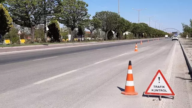 Kavşak noktadaki Afyonkarahisar'da bayram öncesi karayolları boş kaldı Kavşak noktadaki Afyonkarahisar'da bayram öncesi karayolları boş kaldı