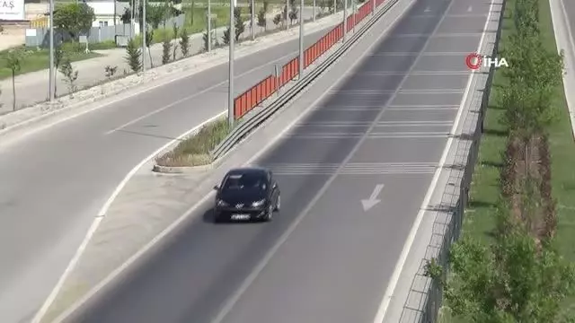 Kavşak noktadaki Afyonkarahisar'da bayram öncesi karayolları boş kaldı Kavşak noktadaki Afyonkarahisar'da bayram öncesi karayolları boş kaldı