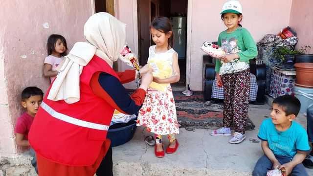 Kızılay'dan erken bayram coşkusu Kızılay'dan erken bayram coşkusu