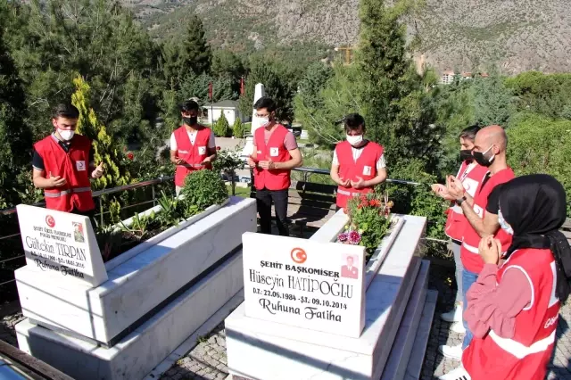 Son dakika haber: Kızılay gönüllülerinden Amasya şehitliğinde bayram temizliği Son dakika haber: Kızılay gönüllülerinden Amasya şehitliğinde bayram temizliği