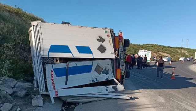 kocaeli de devrilen kamyonun altinda kalan su 4 14129085 o