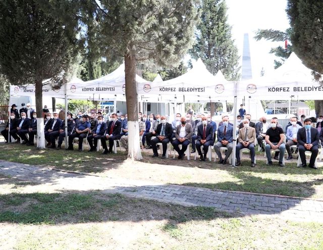 korfez de sehitler icin karanfil birakildi 2 14128277 o