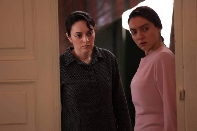 Masumlar Apartmanı'nda izleyicileri ekrana kilitleyen sahne! Safiye, Naci'ye sarıldı