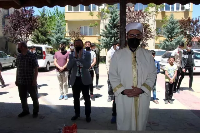 Nevşehir'de Filistin'de şehit düşenler için gıyabi cenaze namazı kılındı Nevşehir'de Filistin'de şehit düşenler için gıyabi cenaze namazı kılındı