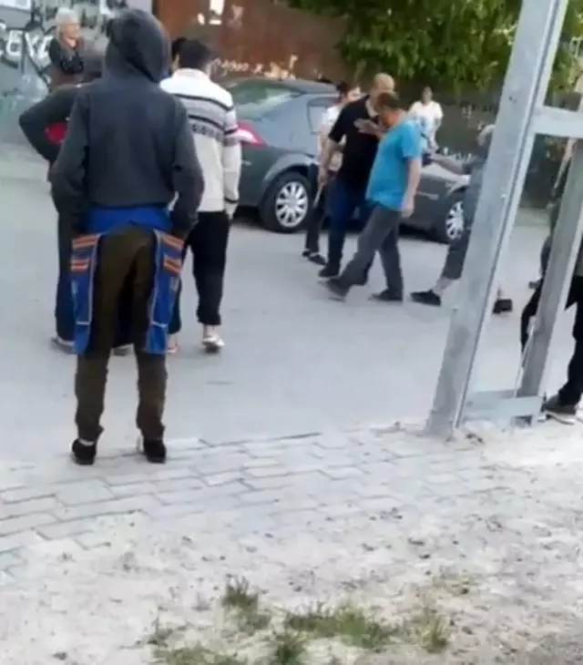 Avcılar'da baltalı, sopalı kavga: 1 yaralı Avcılar'da baltalı, sopalı kavga: 1 yaralı