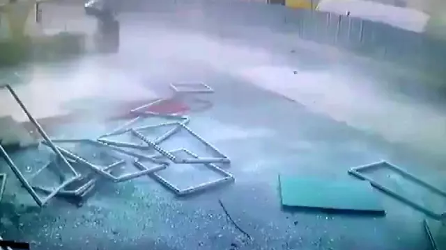 Pendik Belediye Başkanı Ahmet Cin: Etraftaki 13 tane binanın ciddi hasarları var