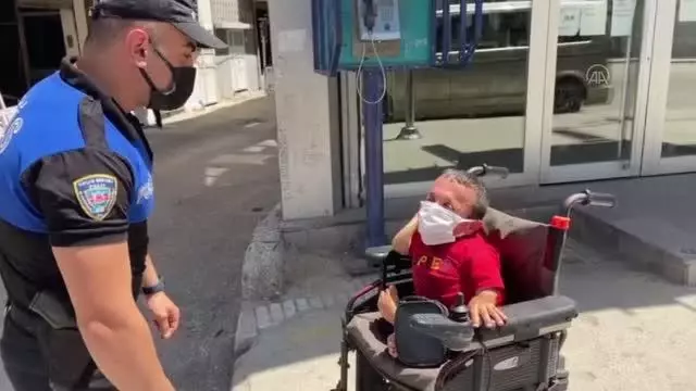 Polis, Engelliler Haftası dolayısıyla engellileri evlerinde ziyaret etti Polis, Engelliler Haftası dolayısıyla engellileri evlerinde ziyaret etti