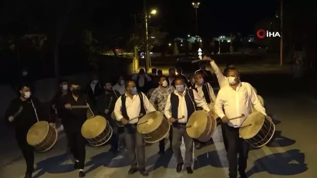 Ramazan'ın son sahurunda abdal şov Ramazan'ın son sahurunda abdal şov