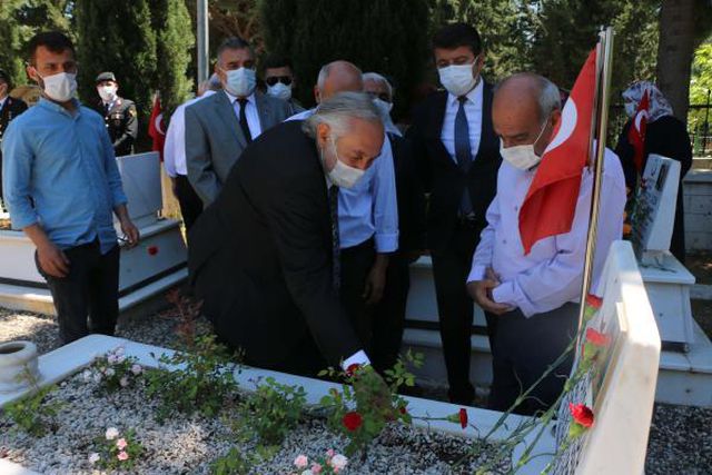 Şanlıurfa'da Vali Çuhadar ve şehit ailelerinden şehitlik ziyareti Şanlıurfa'da Vali Çuhadar ve şehit ailelerinden şehitlik ziyareti