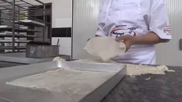 ŞANLIURFA - Gastronomi kentlerinde soğuk baklavaya ilgi artıyor ŞANLIURFA - Gastronomi kentlerinde soğuk baklavaya ilgi artıyor