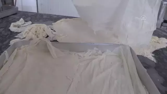 ŞANLIURFA - Gastronomi kentlerinde soğuk baklavaya ilgi artıyor ŞANLIURFA - Gastronomi kentlerinde soğuk baklavaya ilgi artıyor