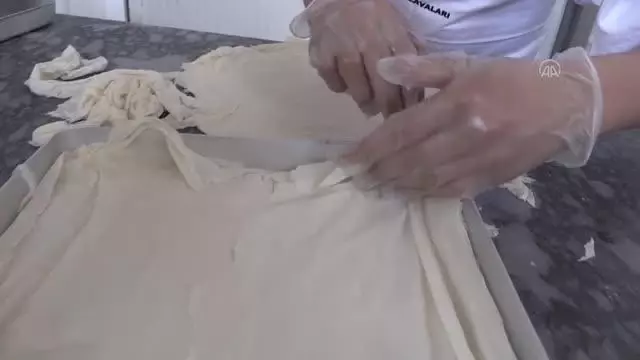 ŞANLIURFA - Gastronomi kentlerinde soğuk baklavaya ilgi artıyor ŞANLIURFA - Gastronomi kentlerinde soğuk baklavaya ilgi artıyor