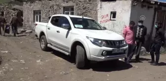Allahuekber Dağları: Sarıkamış'ta 'tam kapanma' sürecinde sokak hayvanlarına mama desteği Allahuekber Dağları: Sarıkamış'ta 'tam kapanma' sürecinde sokak hayvanlarına mama desteği