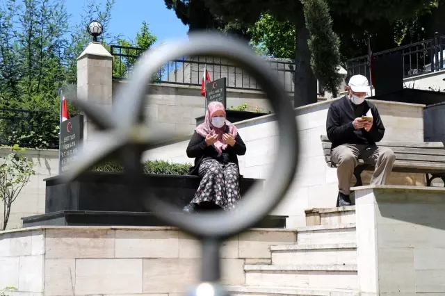 Şehadet haberini televizyondan öğrendiği oğlu için Antalya'dan Zonguldak'a taşındı Şehadet haberini televizyondan öğrendiği oğlu için Antalya'dan Zonguldak'a taşındı
