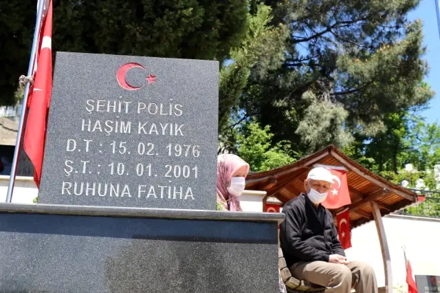Şehadet haberini televizyondan öğrendiği oğlu için Antalya'dan Zonguldak'a taşındı Şehadet haberini televizyondan öğrendiği oğlu için Antalya'dan Zonguldak'a taşındı