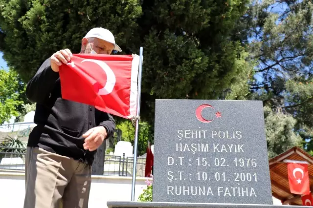 Şehadet haberini televizyondan öğrendiği oğlu için Antalya'dan Zonguldak'a taşındı Şehadet haberini televizyondan öğrendiği oğlu için Antalya'dan Zonguldak'a taşındı