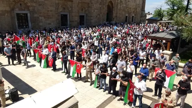 Son dakika haberleri... İsrail'in saldırılarında şehit olan Filistinliler için Bursa'da gıyabi cenaze namazı kılındı Son dakika haberleri... İsrail'in saldırılarında şehit olan Filistinliler için Bursa'da gıyabi cenaze namazı kılındı
