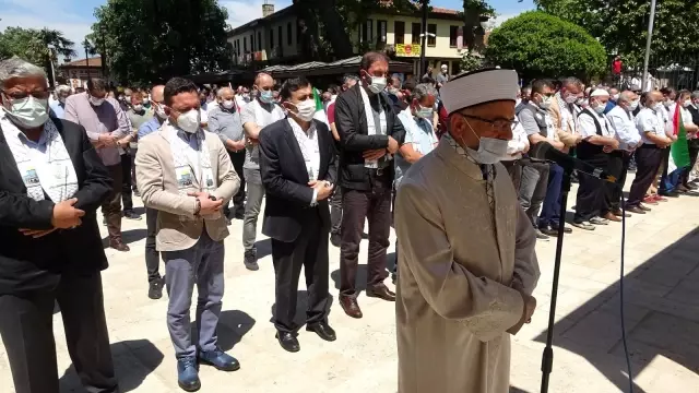 Son dakika haberleri... İsrail'in saldırılarında şehit olan Filistinliler için Bursa'da gıyabi cenaze namazı kılındı Son dakika haberleri... İsrail'in saldırılarında şehit olan Filistinliler için Bursa'da gıyabi cenaze namazı kılındı