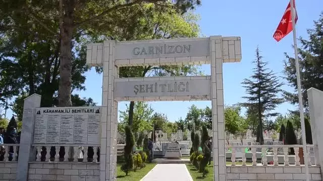 Şehitliklerde hüzünlü bayram arifesi Şehitliklerde hüzünlü bayram arifesi
