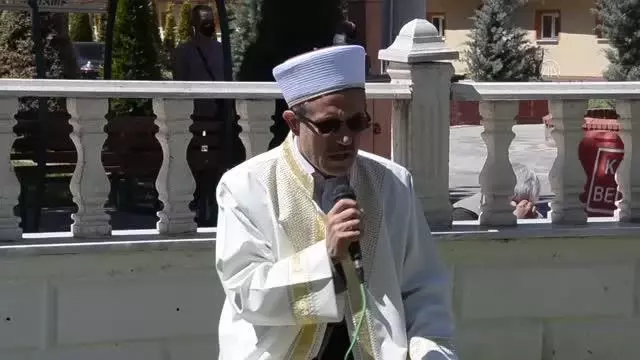 Şehitliklerde hüzünlü bayram arifesi Şehitliklerde hüzünlü bayram arifesi