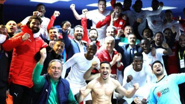 Sivassporlu Kayode'den Fenerbahçe'yi kızdıracak gönderme: Geldik, gördük, fethettik Sivassporlu Kayode'den Fenerbahçe'yi kızdıracak gönderme: Geldik, gördük, fethettik
