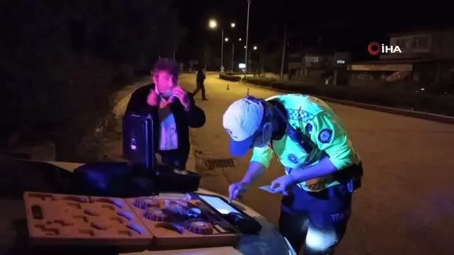 Şuhut'ta trafik ekiplerinden alkol denetimi Şuhut'ta trafik ekiplerinden alkol denetimi
