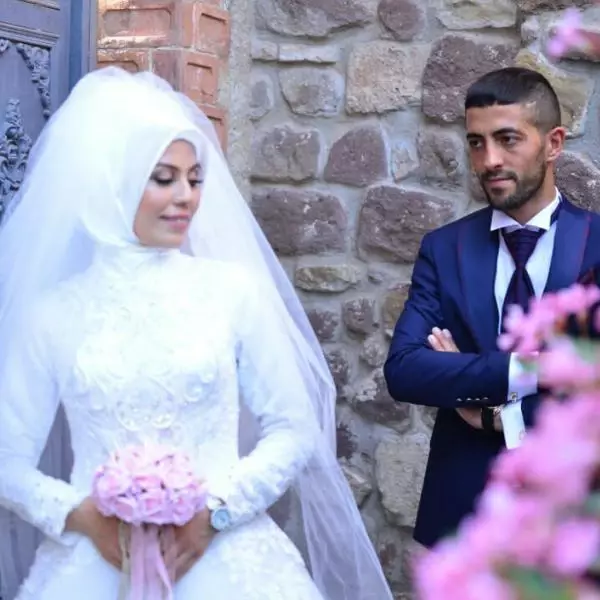 Gözü dönen koca 2 çocuğunun annesini 15 yerinden bıçakladı: Komşuları bıçağı elinden zor aldı Gözü dönen koca 2 çocuğunun annesini 15 yerinden bıçakladı: Komşuları bıçağı elinden zor aldı