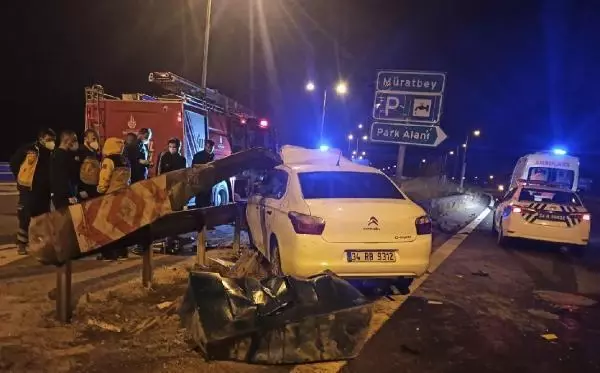 TEM Otoyolu'nda bariyere çarpan otomobilin motoru yerinden fırladı, sürücü hayatını kaybetti TEM Otoyolu'nda bariyere çarpan otomobilin motoru yerinden fırladı, sürücü hayatını kaybetti