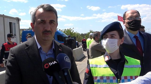 43 ilin geçiş güzergahında 'bayram' denetimi: Kişilerin 'HES kodu' sorgulandı 43 ilin geçiş güzergahında 'bayram' denetimi: Kişilerin 'HES kodu' sorgulandı