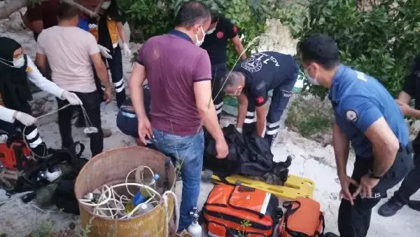 ADANA'DA, ÇALIŞMA YAPTIKLARI SU KUYUSUNA DÜŞEN 3 ARKADAŞ ÖLDÜ ADANA'DA, ÇALIŞMA YAPTIKLARI SU KUYUSUNA DÜŞEN 3 ARKADAŞ ÖLDÜ