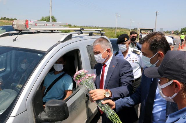 Antalya'ya gelen misafirlere validen sürpriz denetim Antalya'ya gelen misafirlere validen sürpriz denetim