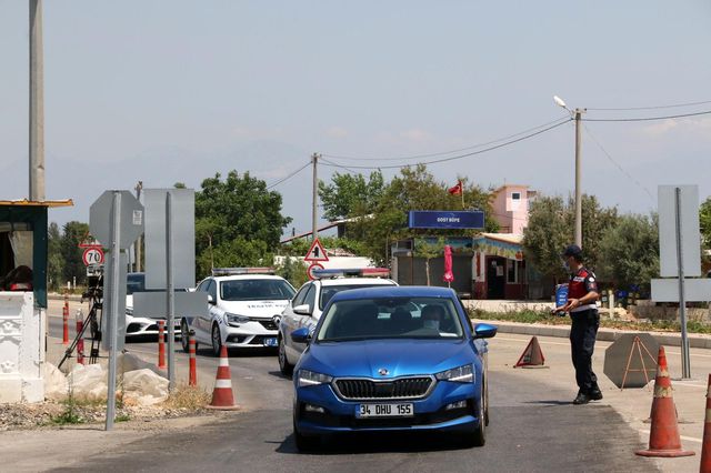 Antalya'ya gelen misafirlere validen sürpriz denetim Antalya'ya gelen misafirlere validen sürpriz denetim