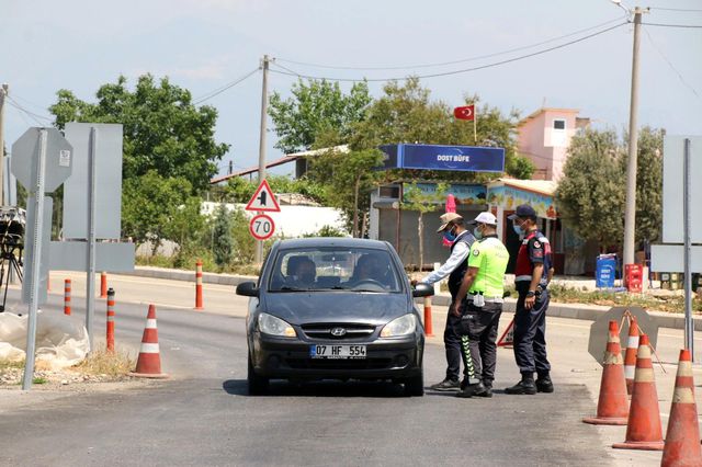 Antalya'ya gelen misafirlere validen sürpriz denetim Antalya'ya gelen misafirlere validen sürpriz denetim