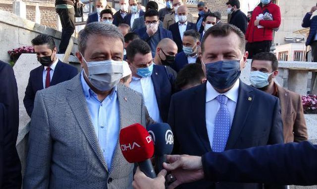 Balıkesir'de tarihi Zağnos Paşa Camii'nde mesafeli bayram namazı Balıkesir'de tarihi Zağnos Paşa Camii'nde mesafeli bayram namazı