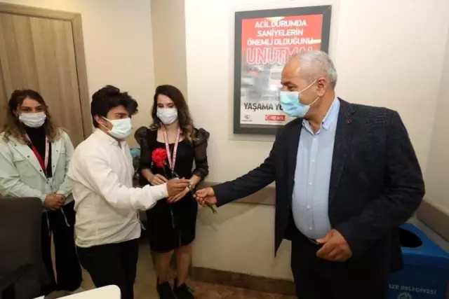 Başkan Büyükgöz, vatandaşların bayramını kutladı Başkan Büyükgöz, vatandaşların bayramını kutladı