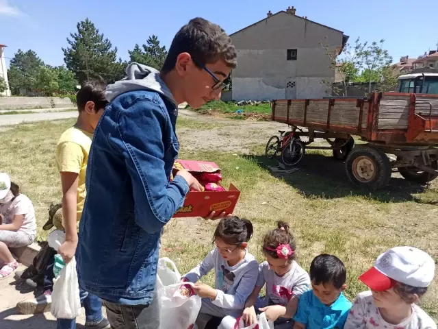 Bayramın gelmesi en çok onlar sevindi Bayramın gelmesi en çok onlar sevindi