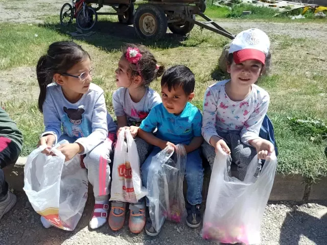 Bayramın gelmesi en çok onlar sevindi Bayramın gelmesi en çok onlar sevindi