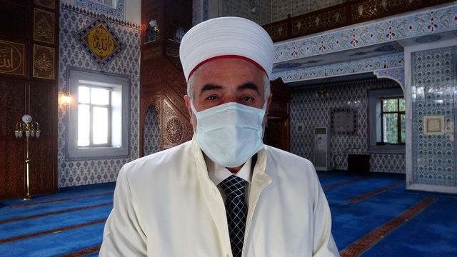 Bingöl'de bayram namazı, Covid-19 tedbirleri alınarak kılındı Bingöl'de bayram namazı, Covid-19 tedbirleri alınarak kılındı