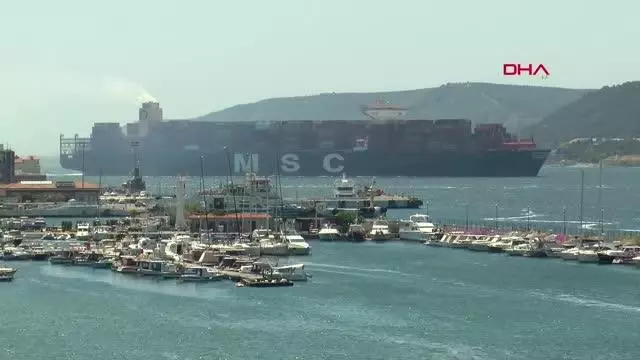ÇANAKKALE BOĞAZI, DEV GEMİLERİN GEÇİŞİ İÇİN 9 SAAT TEK YÖNLÜ TRAFİĞE KAPATILDI ÇANAKKALE BOĞAZI, DEV GEMİLERİN GEÇİŞİ İÇİN 9 SAAT TEK YÖNLÜ TRAFİĞE KAPATILDI