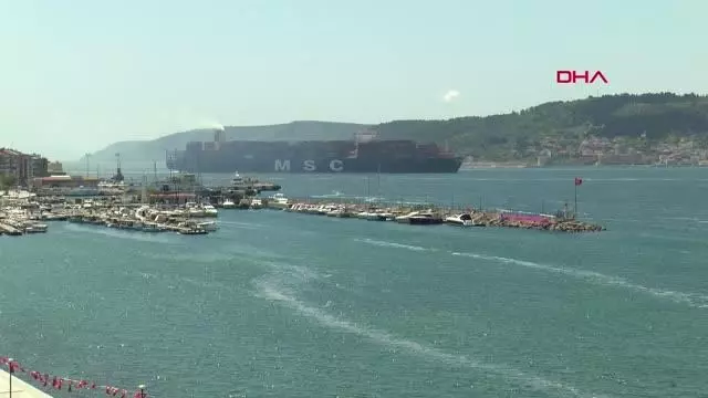 ÇANAKKALE BOĞAZI, DEV GEMİLERİN GEÇİŞİ İÇİN 9 SAAT TEK YÖNLÜ TRAFİĞE KAPATILDI ÇANAKKALE BOĞAZI, DEV GEMİLERİN GEÇİŞİ İÇİN 9 SAAT TEK YÖNLÜ TRAFİĞE KAPATILDI