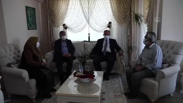 Çubuk'ta şehit aileleri ve gazilere bayram ziyareti Çubuk'ta şehit aileleri ve gazilere bayram ziyareti
