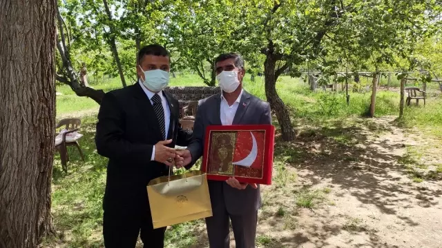 Son dakika... Kaymakam Mehmetbeyoğlu, şehit ailelerinin bayramını kutladı