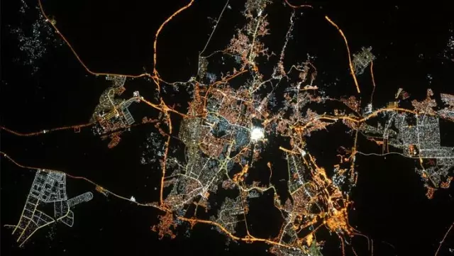 Fransız astronot uzaydan Ramazan Bayramı'nı kutladı, Kabe'nin eşsiz parlaklığı göz kamaştırdı Fransız astronot uzaydan Ramazan Bayramı'nı kutladı, Kabe'nin eşsiz parlaklığı göz kamaştırdı