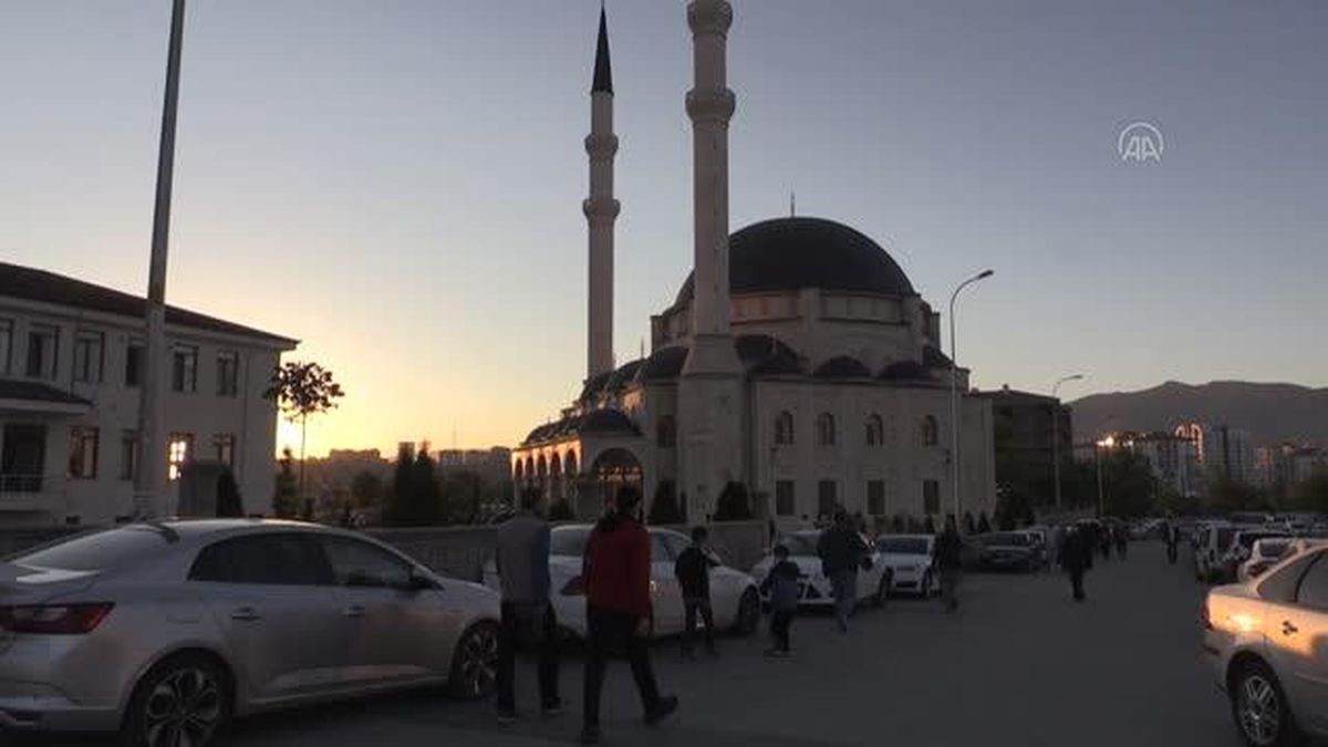 İç Anadolu'da Ramazan Bayramı namazı kılındı