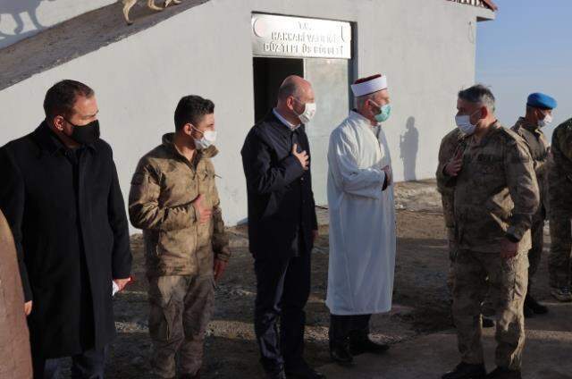 İçişleri Bakanı Süleyman Soylu, bayram namazını Düz Tepe Üs Bölgesi'nde kıldı