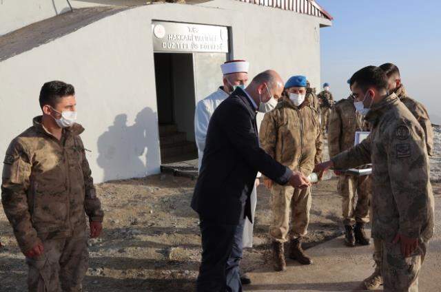 İçişleri Bakanı Süleyman Soylu, bayram namazını Düz Tepe Üs Bölgesi'nde kıldı