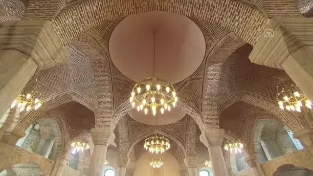 Karabağ'ın sembol şehri Şuşa'da 29 yıl sonra ilk bayram namazı kılındı Karabağ'ın sembol şehri Şuşa'da 29 yıl sonra ilk bayram namazı kılındı